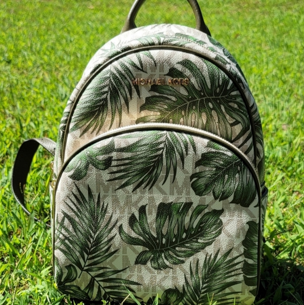 Meet your Posher, Precious